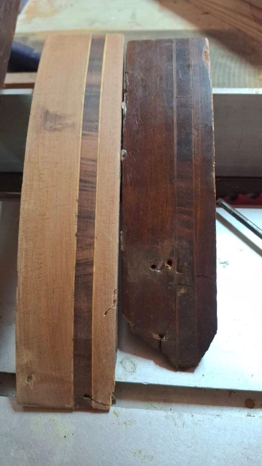 A tábua nova de extensão ao lado da antiga